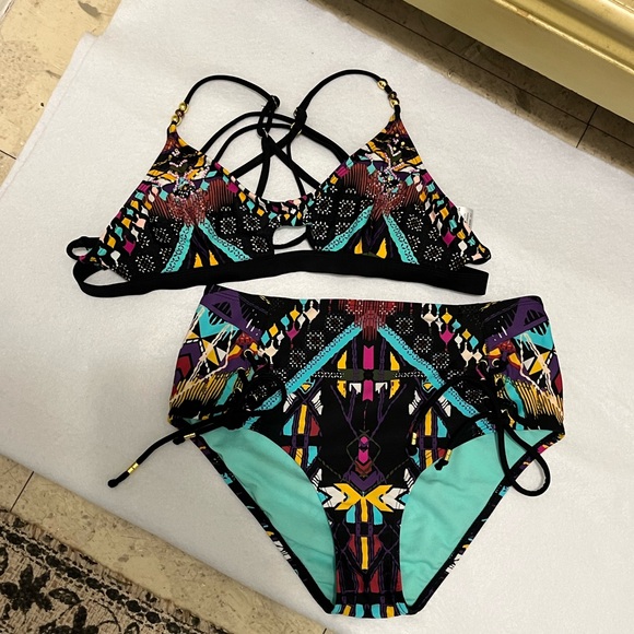 TIME AND TRU BIKINI - Picture 2 of 13